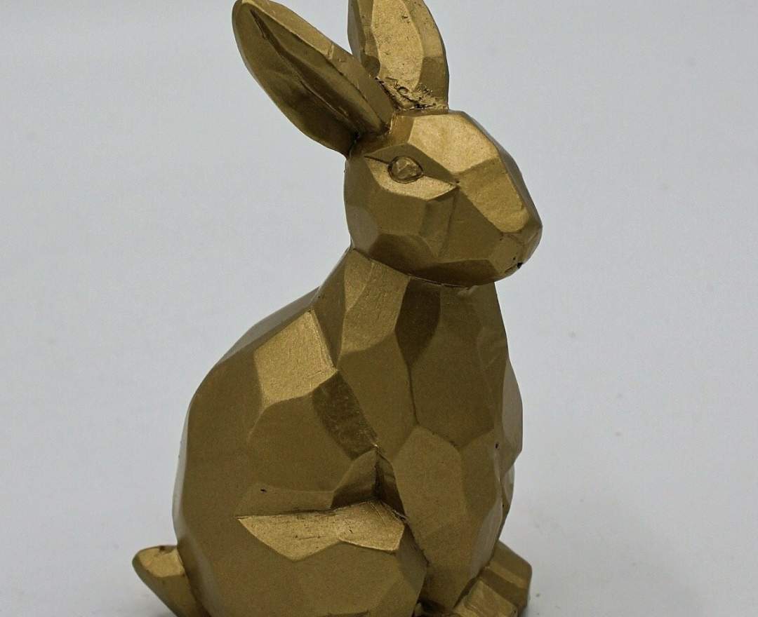 1st Tannendiele - Kleiner goldener Osterhase, stehend