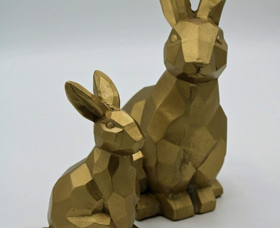 1st Tannendiele - Kleiner goldener Osterhase, stehend