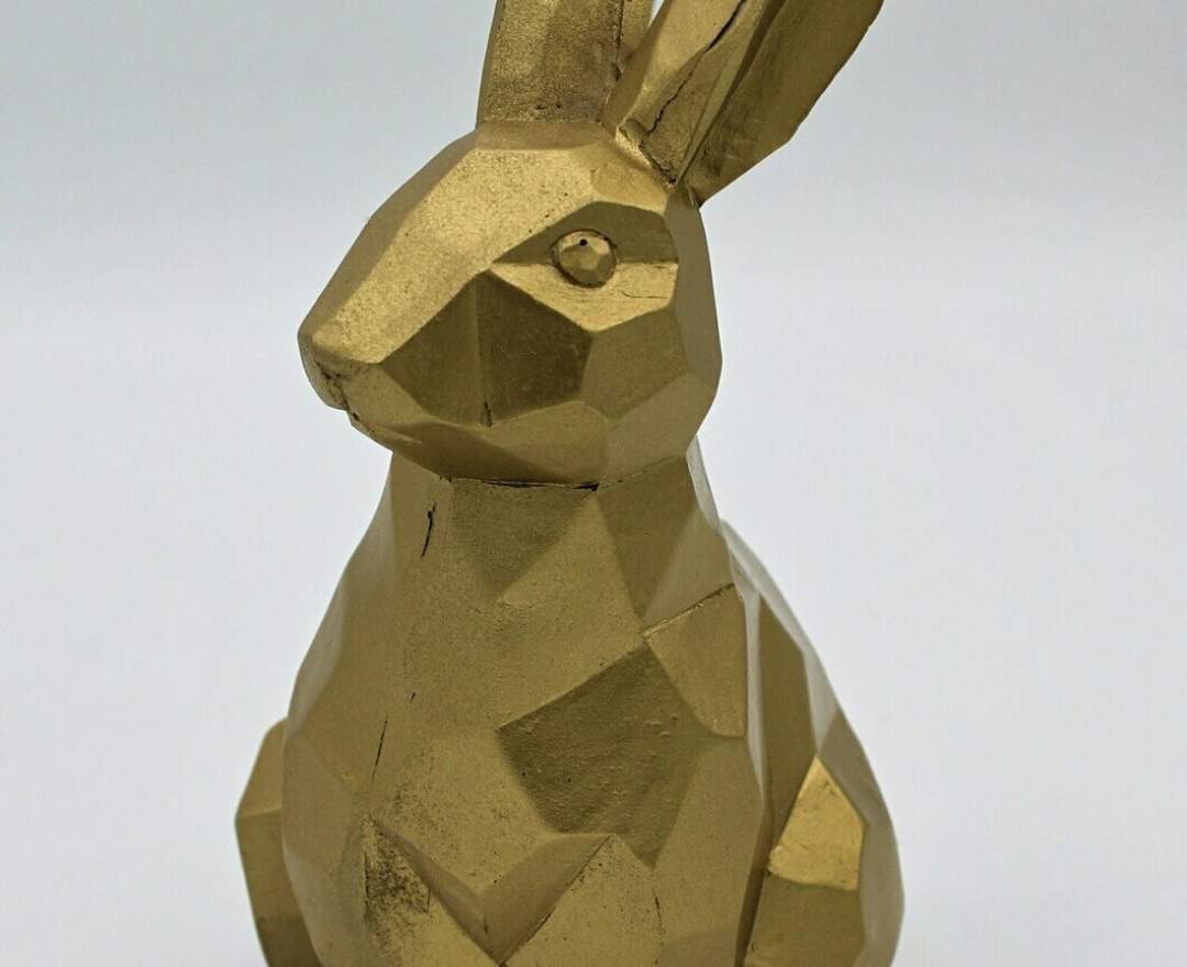 1st Tannendiele - Großer goldener Osterhase, stehend