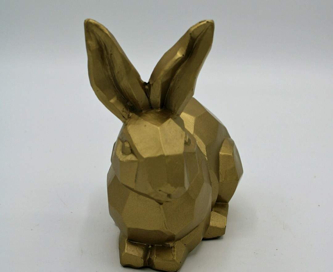 1st Tannendiele - Großer goldener Osterhase, liegend