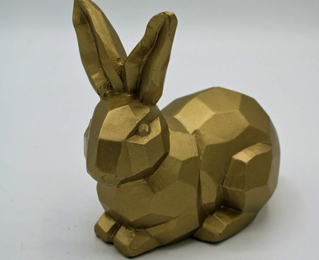 1st Tannendiele - Großer goldener Osterhase, liegend