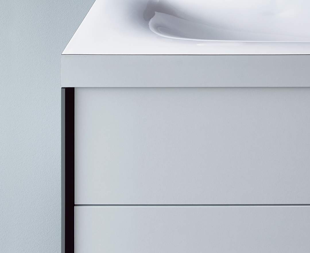 Duravit – Serie Viu und XViu - Scheinbare Gegensätze: Helle und dunkle Materialien. Viu und XViu – Design by sieger design.