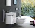 Duravit – Serie XSquare - Moderne Eleganz und Wertigkeit, designed von Kurt Merki Jr. Die Badmöbelserie XSquare verbindet verschiedene Materialien zu etwas ganz Neuem. So treffen die Holzoberflächen der Schränke und Unterbauten auf markante Chromprofile, die sich durch di Thumbnail