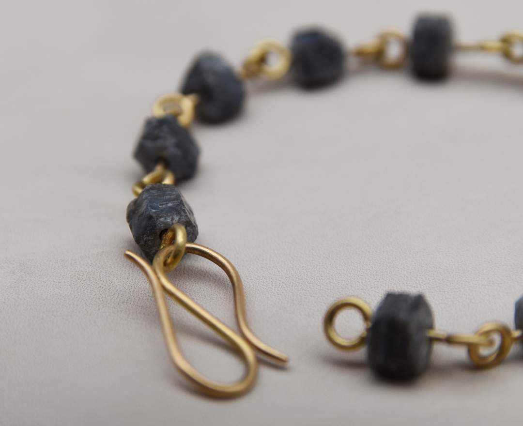 Goldschmiede Lüdtke & Lämmel Rohsaphir Armband Goldschmiede Lüdtke & Lämmel Rohsaphir Armband