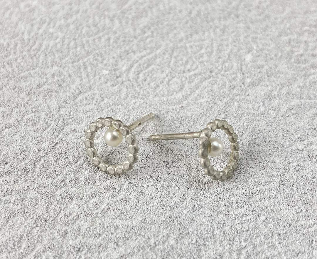 Goldschmiede im Hof Ohrstecker Kreis mit Zuchtperlen, Silber Goldschmiede im Hof Ohrstecker Kreis mit Zuchtperlen, Silber