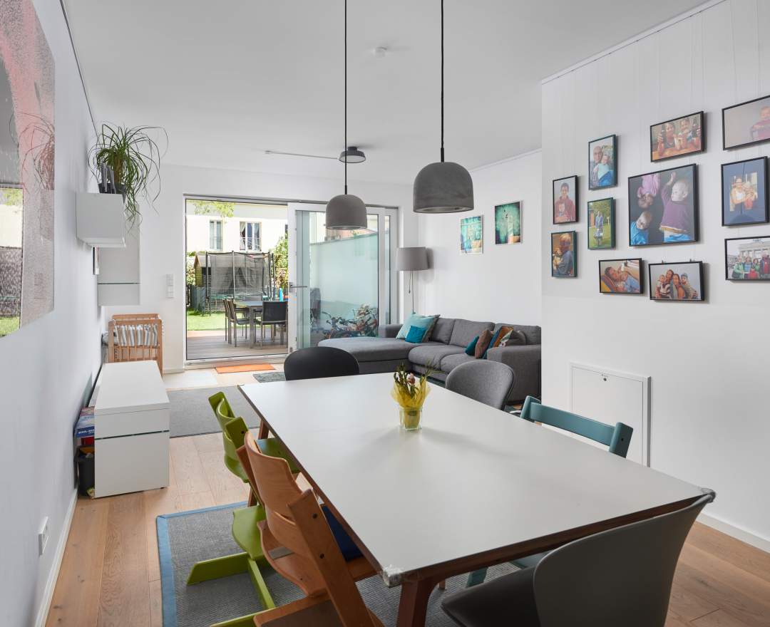 Berlin First GmbH Wohnen mit Charme - Luxuriöses Familiendomizil mit behaglicher Eleganz Berlin First GmbH Wohnen mit Charme - Luxuriöses Familiendomizil mit behaglicher Eleganz