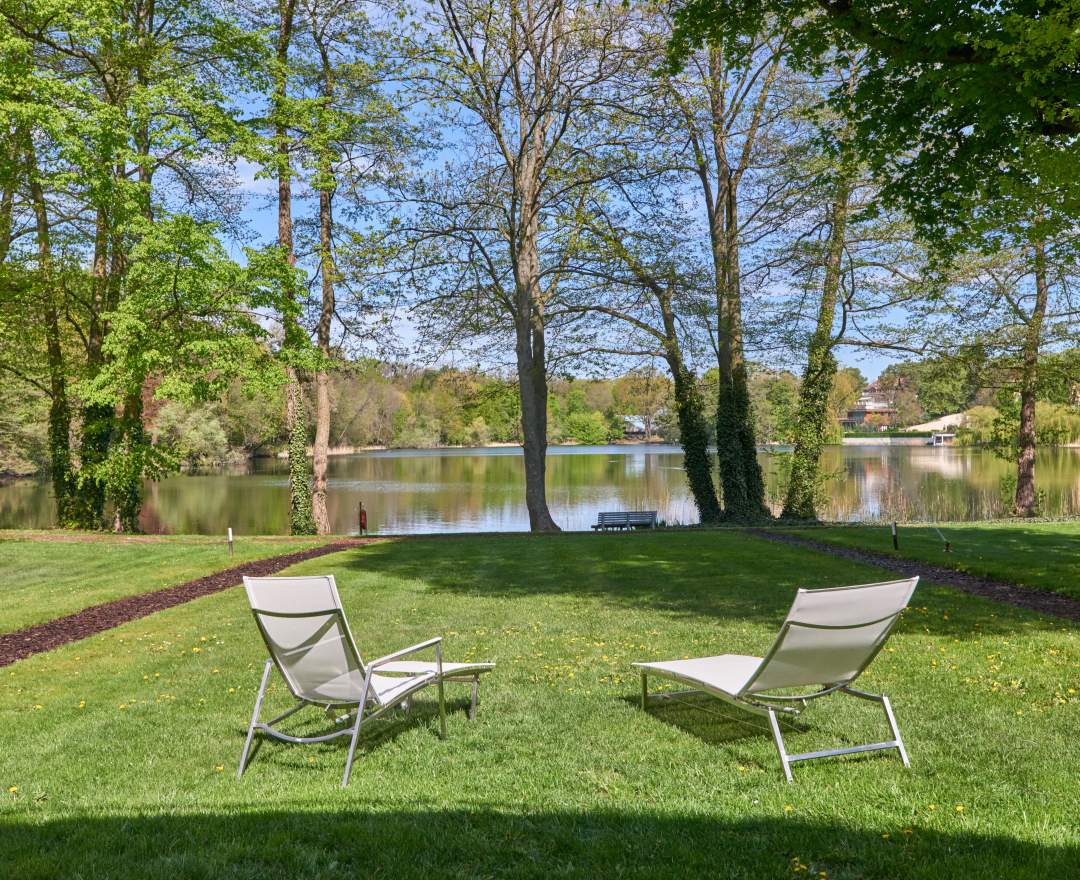 Berlin First GmbH - Leben im Luxusviertel: Exklusive Maisonette-Wohnung mit Wasserblick