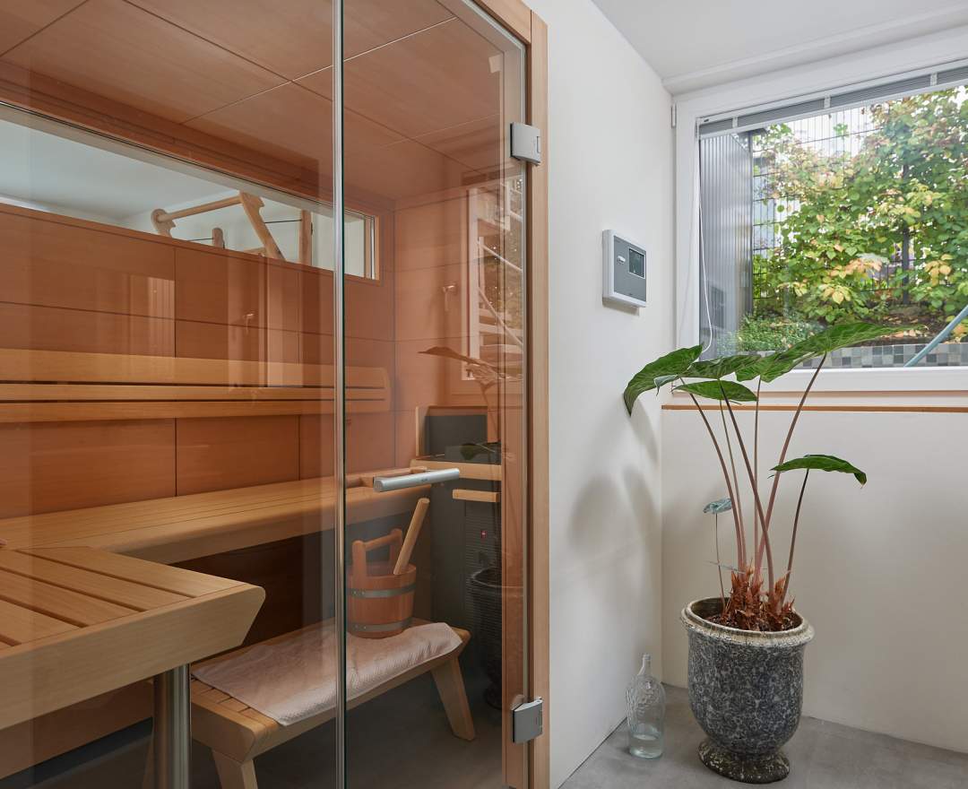 Berlin First GmbH - Luxuriös ausgestattetes Townhouse mit Kamin, Sauna und weiteren Extras in familienfreundlicher Toplage