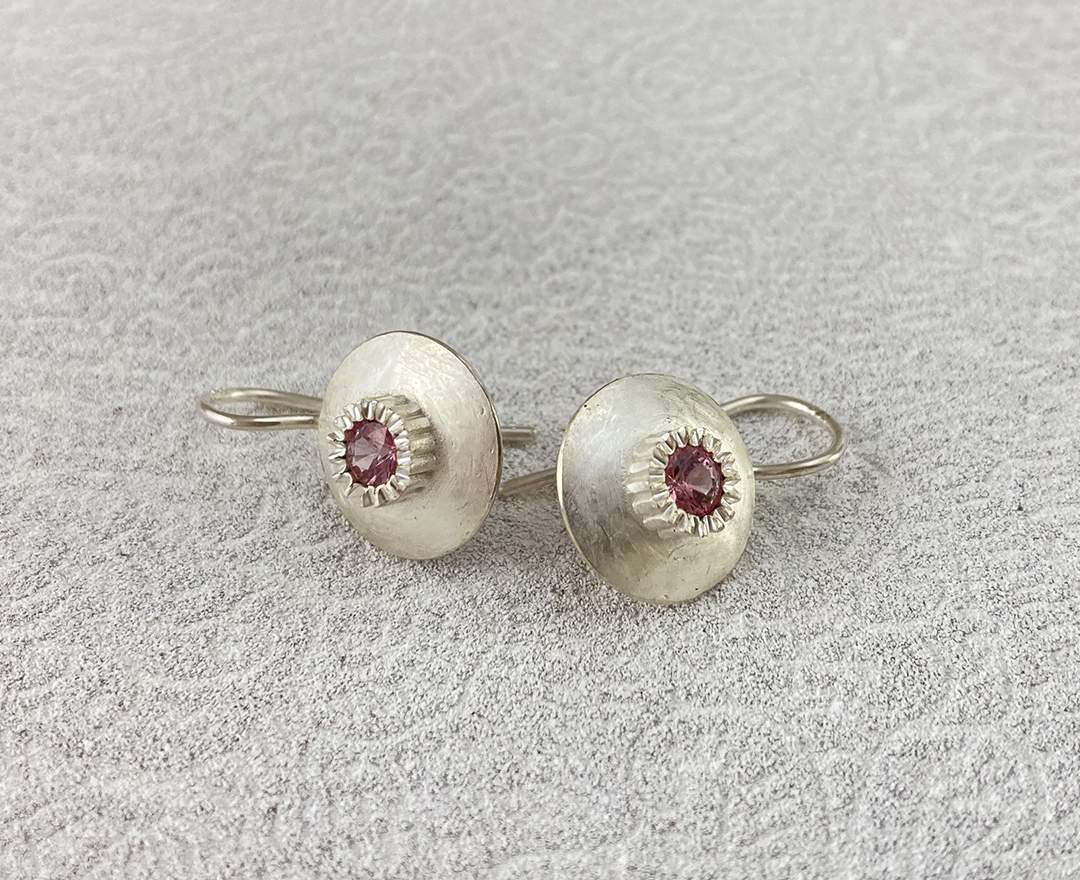 Goldschmiede im Hof Ohrhänger mit 4 mm Stein, Silber Goldschmiede im Hof Ohrhänger mit 4 mm Stein, Silber