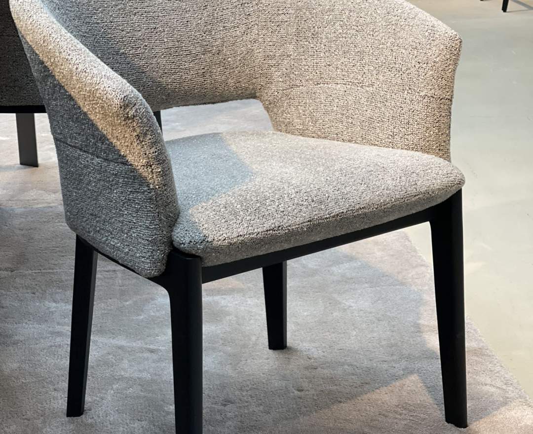 Molteni&C Sessel DEVON von Molteni&C, Eleganter Esszimmerstuhl mit offener Rückenlehne