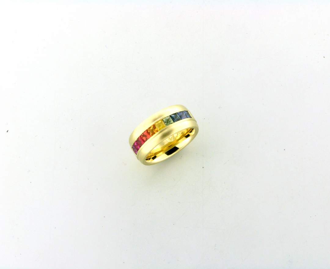 Regenbogen- Ring in 750/- Gold und Saphiren