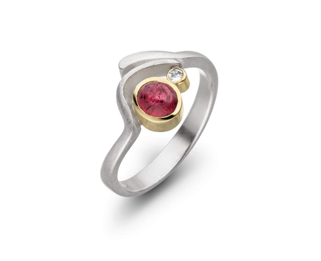 Goldschmiede TRAPEZ - Birgit Johannsen - Ring mit Turmalin, Brillant, Silber und 18 Karat Gold