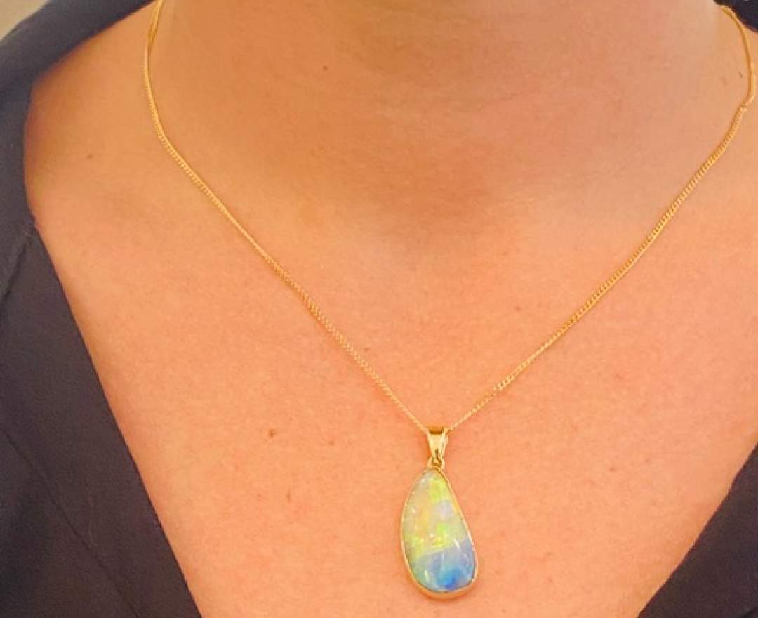 . - Opal-Anhänger Handarbeit