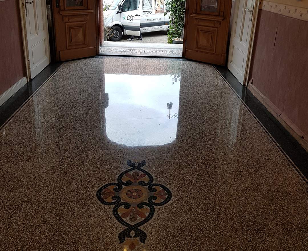 GST Steinglanz - Terrazzo im Treppenhaus restaurieren