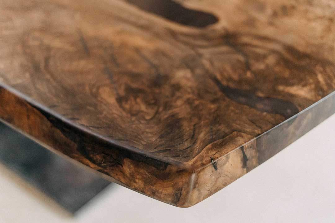 wohnsektion - Baumkanten Tischplatte aus Nussbaum 257 x 118cm