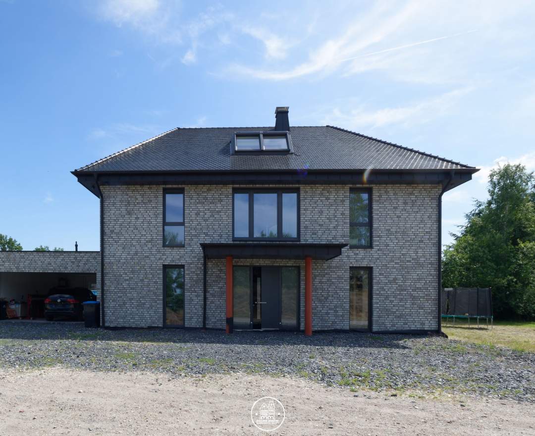 MaklerinMünster Kaufobjekt: NEUWERTIGES WOHNHAUS MIT GENEHMIGUNG EINER LAGERHALLE AUF GROSSEM GRUNDSTÜCK!