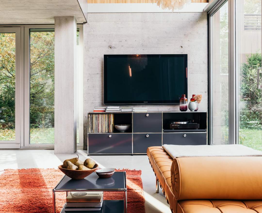 USM Haller - Sideboard mit Klappen und Auszug anthrazitgrau