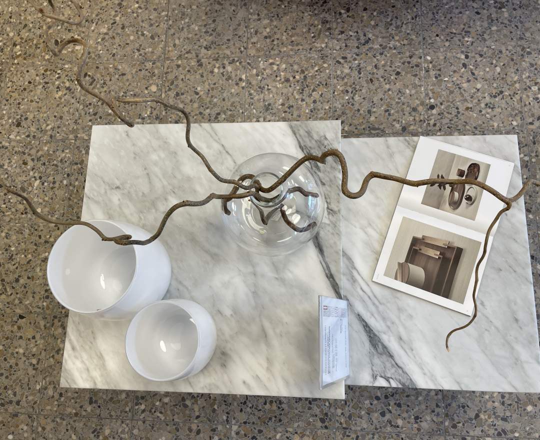 Wohnkultur Düsseldorf „ Bianco Carrara Speciale: Elegantes Beistelltisch-Duo aus Marmor“, Unikat Wohnkultur Düsseldorf „ Bianco Carrara Speciale: Elegantes Beistelltisch-Duo aus Marmor“, Unikat