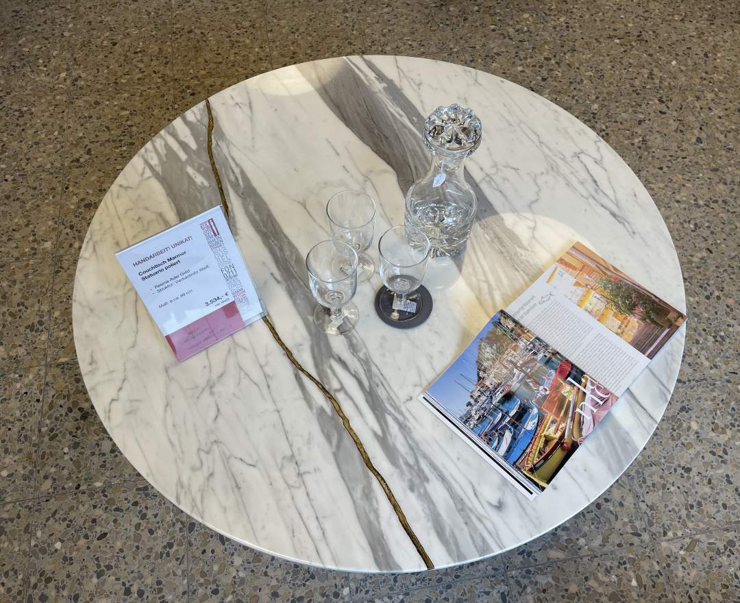 Wohnkultur Düsseldorf „Kreis der Eleganz: Polierter Statuario Marmor Couchtisch“, Unikat Wohnkultur Düsseldorf „Kreis der Eleganz: Polierter Statuario Marmor Couchtisch“, Unikat
