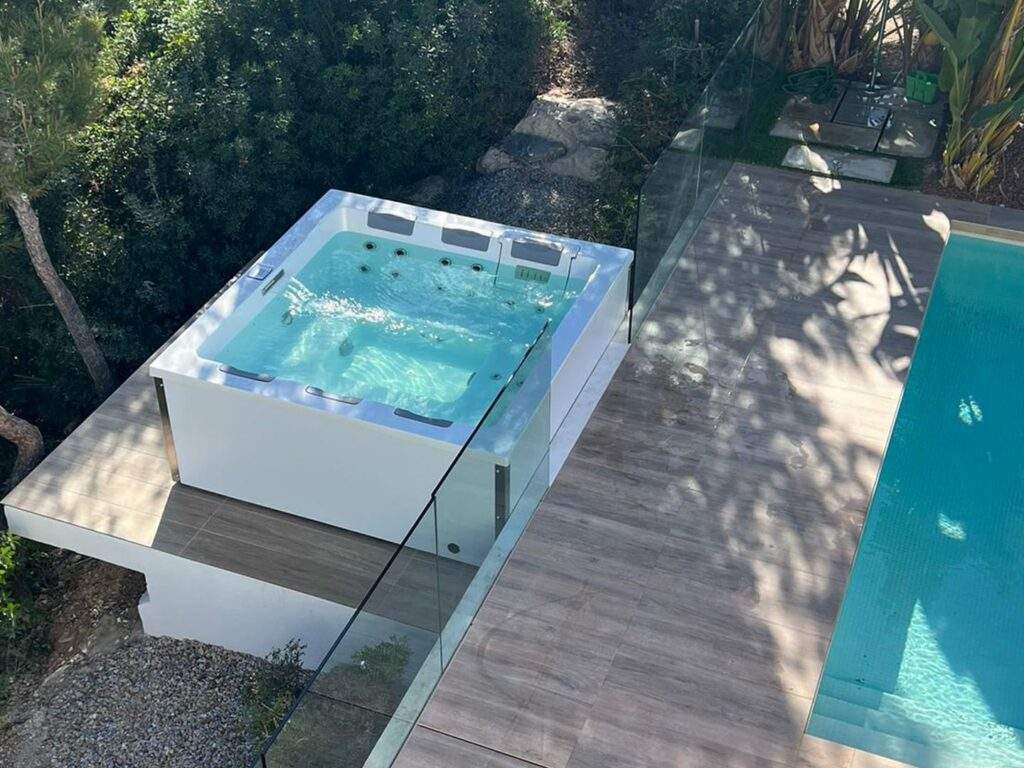 Infinitas Outdoor Whirlpool Infinitas The Grand