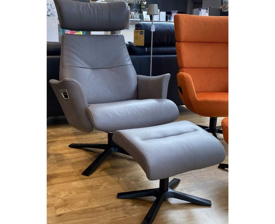 Conform Sessel Beyoung mit zugehörigem Hocker