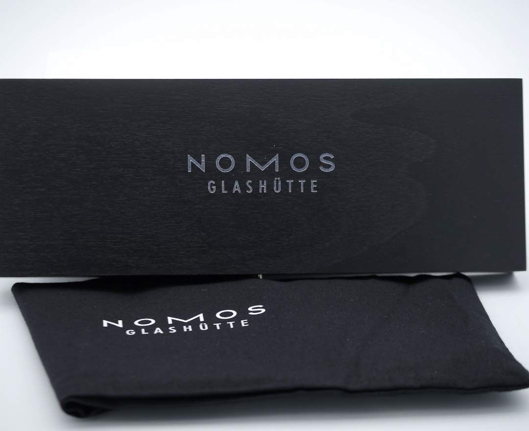 Nomos Glashütte - NOMOS Tangente Super 30 2004 Rotkreuzschwesterweiss Weiß 35mm Lim. Ed. 8/100 inkl. Box & Papiere