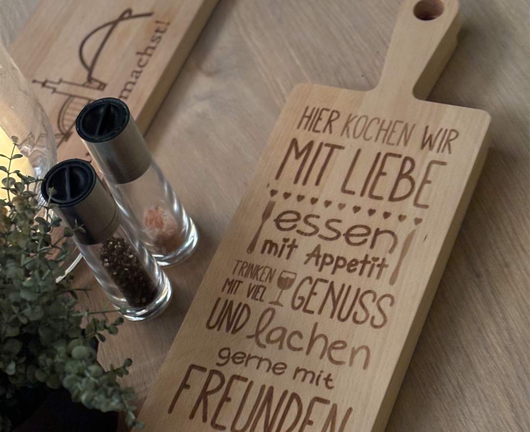 STÜTTGEN Tischlerei GmbH - XL-Holzbrett personalisiert