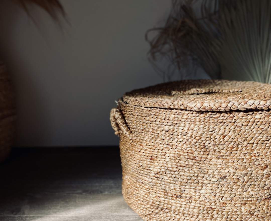 Soeji - Großer Wäschekorb mit Deckel aus brauner Wasserhyazinthe - geflochtener Aufbewahrungskorb