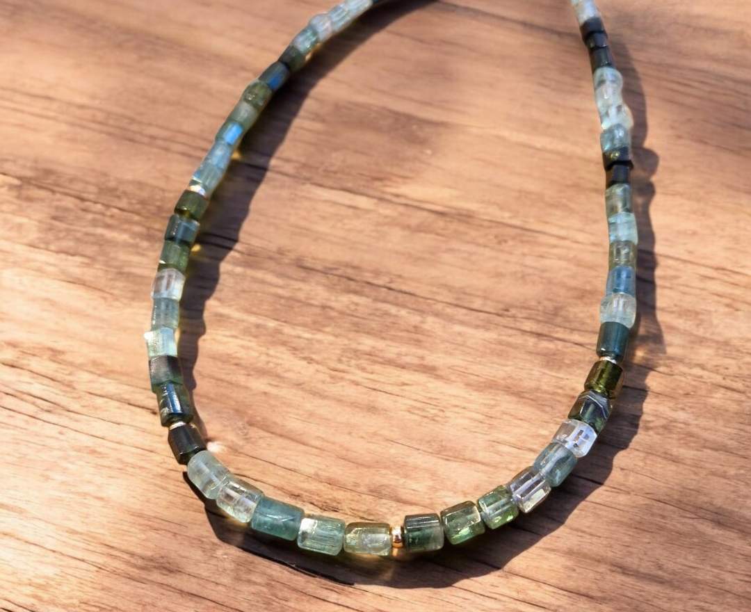 Goldschmiede Goldstück Grünes Turmalinedelstein-Collier, 585er Gelbgold