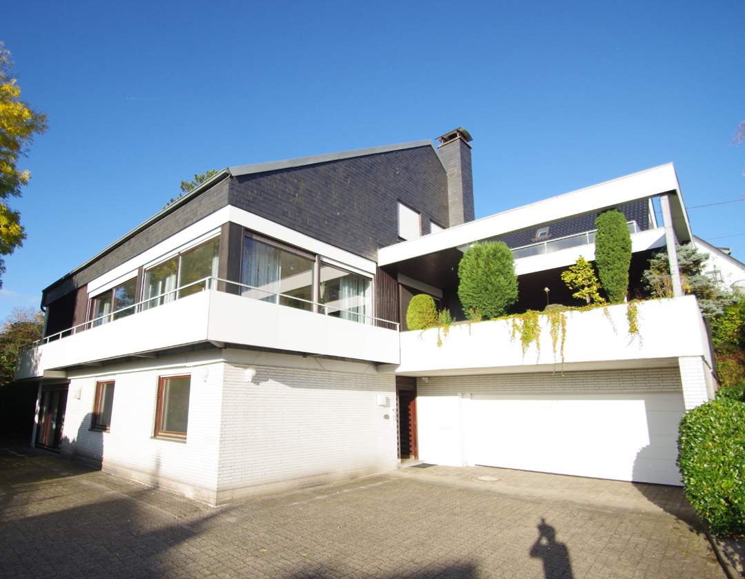 Immobilienkontor Friedla GmbH VERKAUFT  Einzigartiges Domizil in Sonnenlage