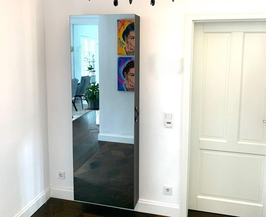 Kristalia Kristalia BoxOne Footbox – Wandhängender Schuhschrank mit Spiegelfront