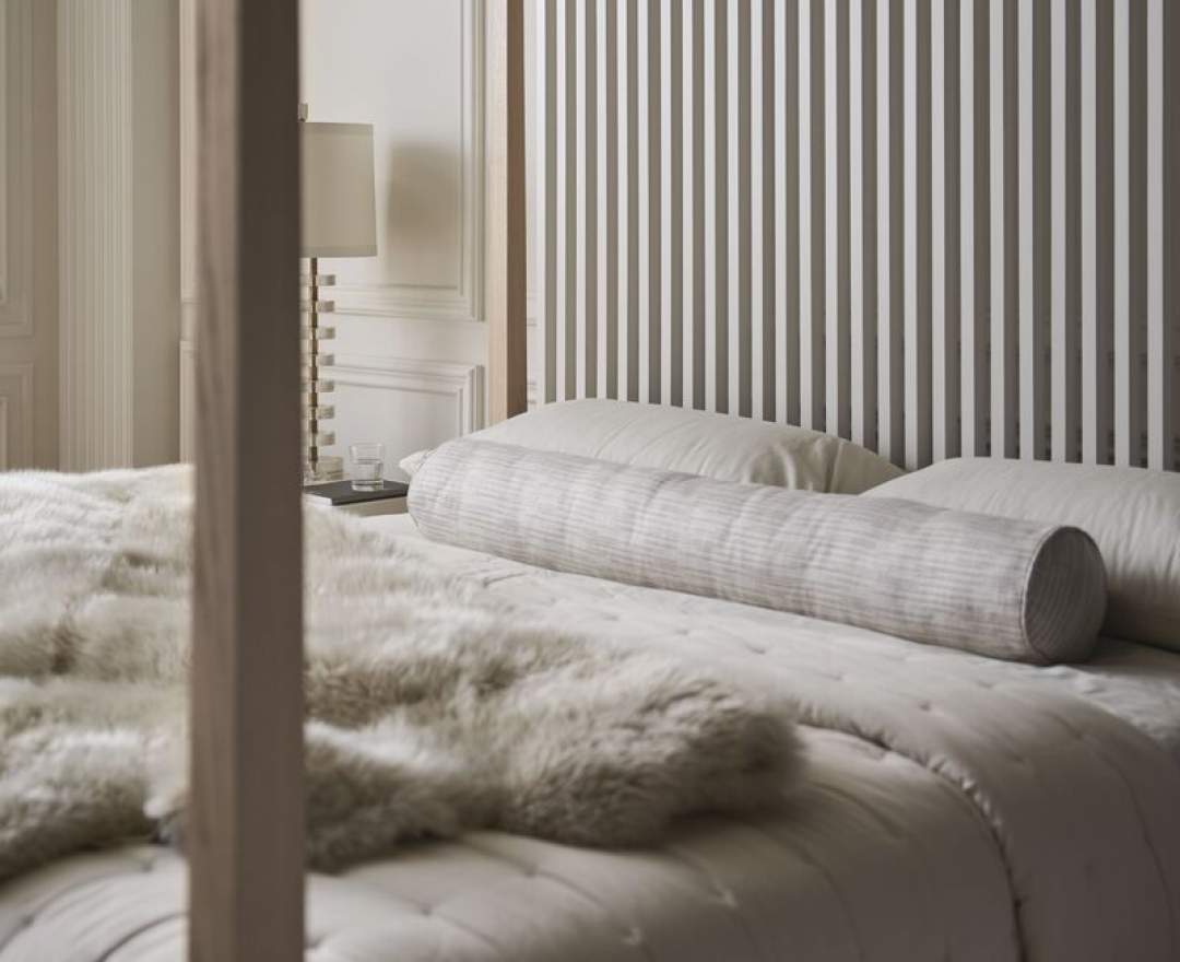 Caracole - Bett Caracole PINSTRIPE LIGHT BED - QUEEN