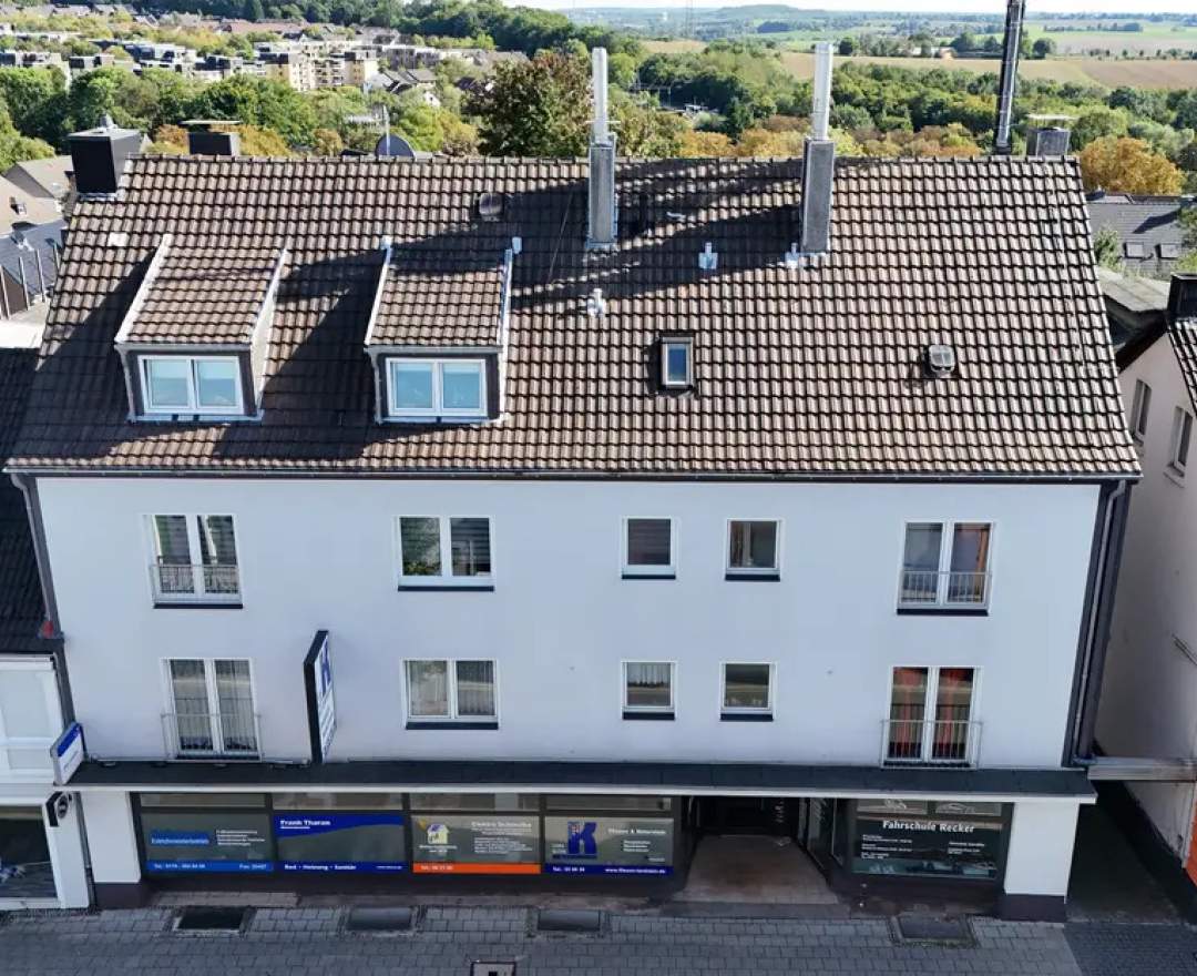 KEMPE Immobilien GmbH Attraktives Geschäfts- & Wohnhaus in Heiligenhaus mit Steigerungspotential und Garten