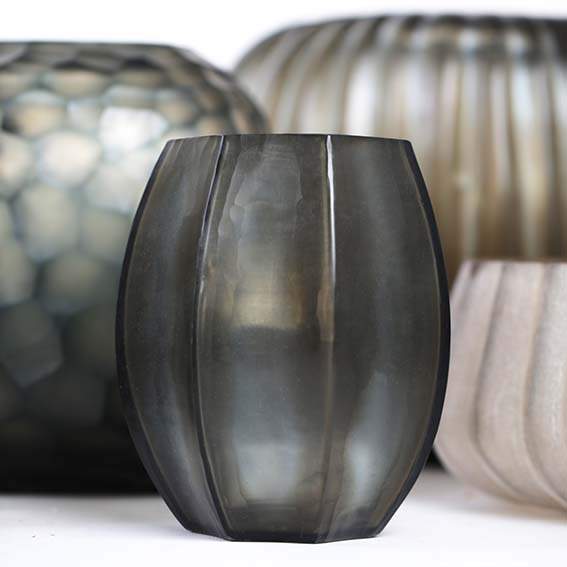 Koonam Vasen und Teelichthalter indigo/smokegrey - Vase S