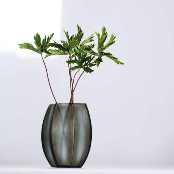 Koonam Vasen und Teelichthalter indigo/smokegrey - Vase S