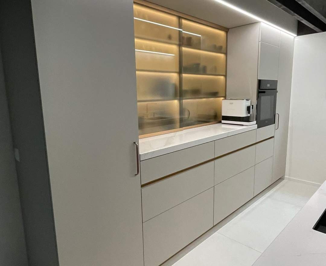 Holz und formen Huber - Moderne Einbauküche