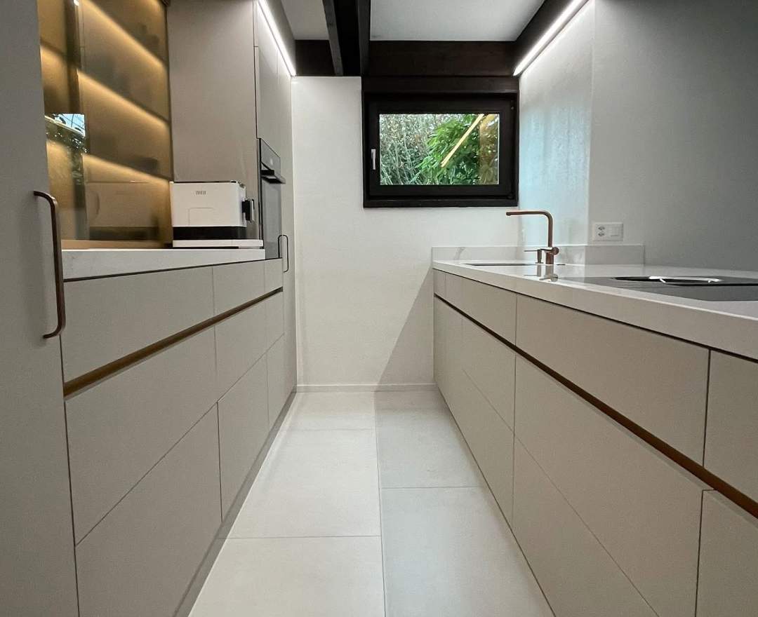 Holz und formen Huber - Moderne Einbauküche