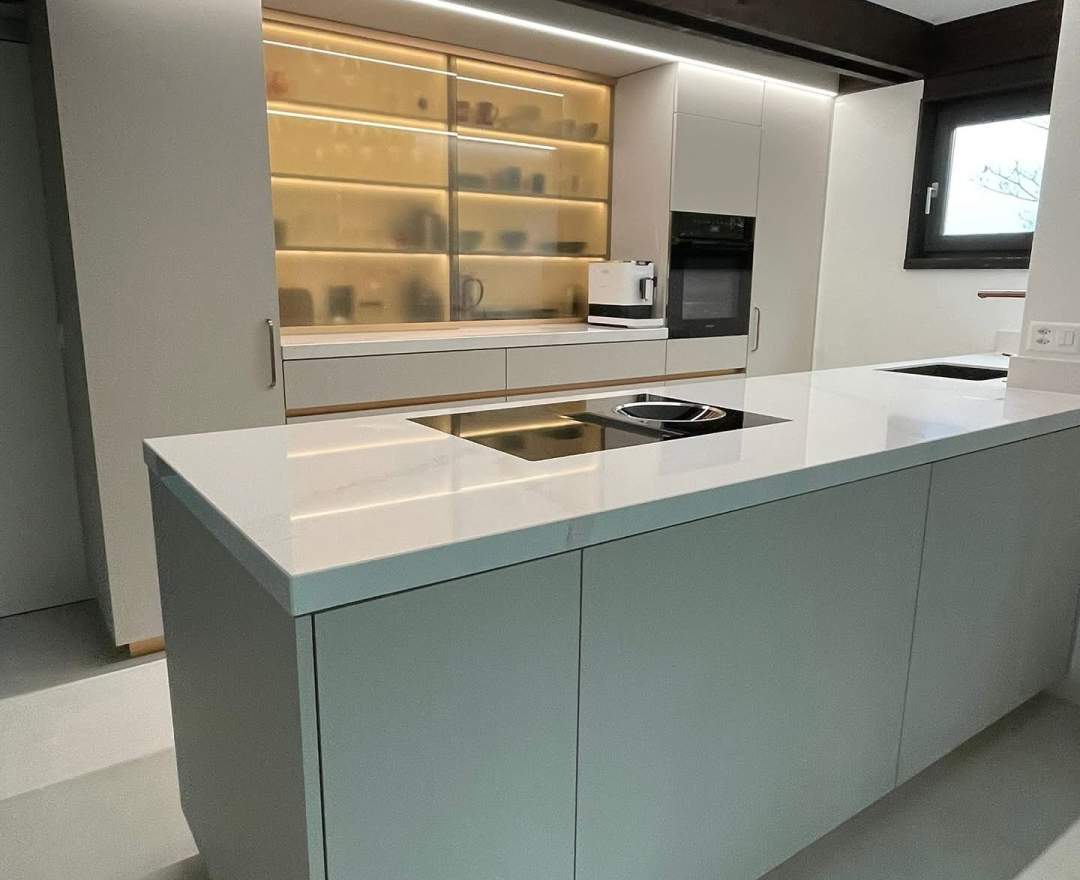 Holz und formen Huber - Moderne Einbauküche