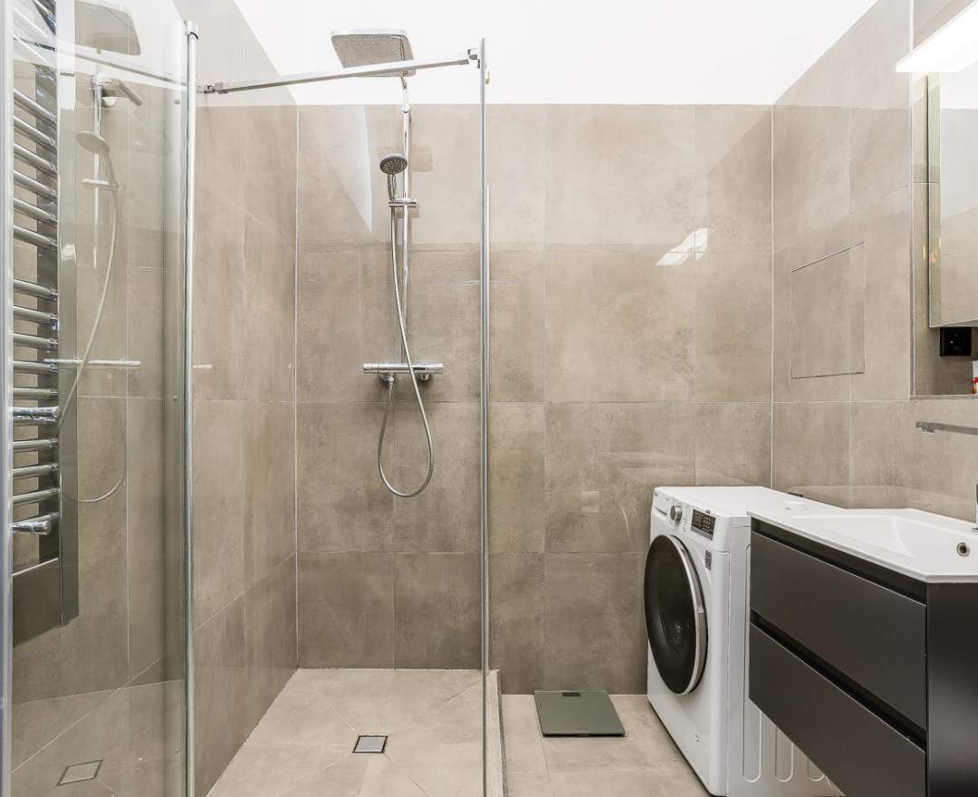 BSK Immobilien GmbH - Altbaucharme trifft Luxusausstattung - Apartment im Güntzelkiez