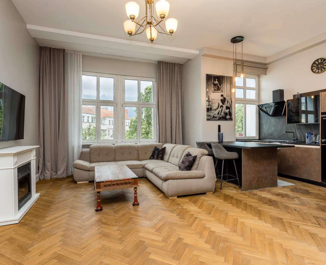 BSK Immobilien GmbH - Altbaucharme trifft Luxusausstattung - Apartment im Güntzelkiez