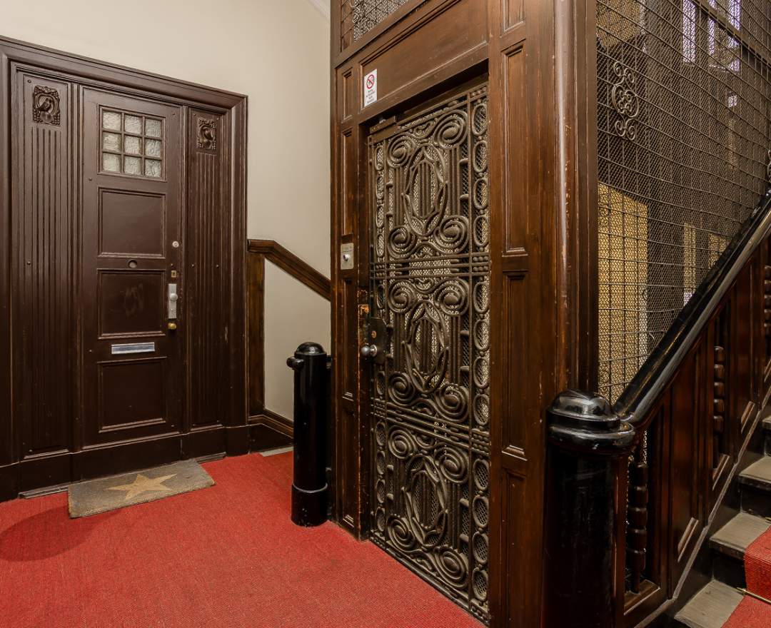 BSK Immobilien GmbH - Altbaucharme trifft Luxusausstattung - Apartment im Güntzelkiez