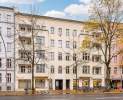 BSK Immobilien GmbH - Sanierte Altbauwohnung mit eigener Terrasse im Torstraßen-Kiez Thumbnail