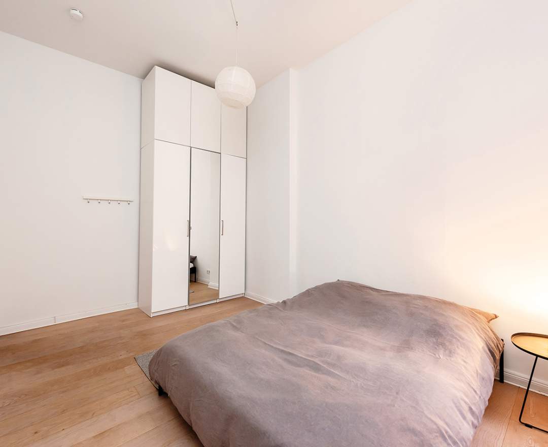 BSK Immobilien GmbH - Sanierte Altbauwohnung mit eigener Terrasse im Torstraßen-Kiez