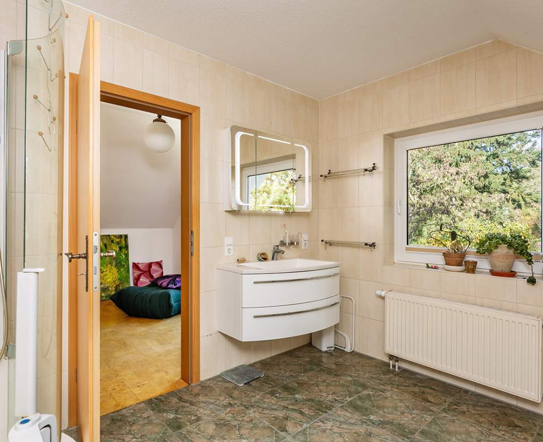 BSK Immobilien GmbH - Modernes Einfamilienhaus mit 2 Bädern + Carport am Püttberge Wald