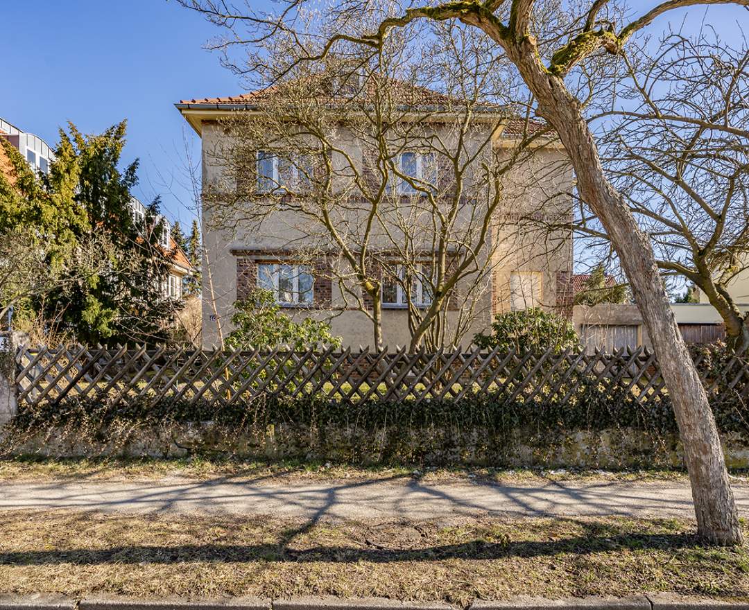 BSK Immobilien GmbH - Handwerkerobjekt auf 1.219 m² Grundstück nahe Heinrich-Laehr-Park