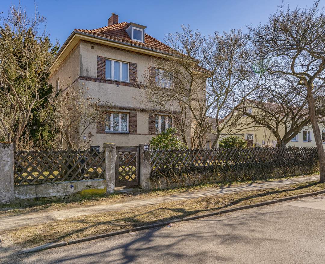 BSK Immobilien GmbH Handwerkerobjekt auf 1.219 m² Grundstück nahe Heinrich-Laehr-Park