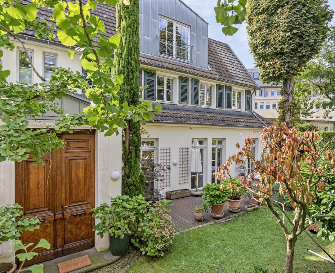 Schmidt Immobilien Charmante Altbauvilla im Herzen Kölns – urbaner Luxus.