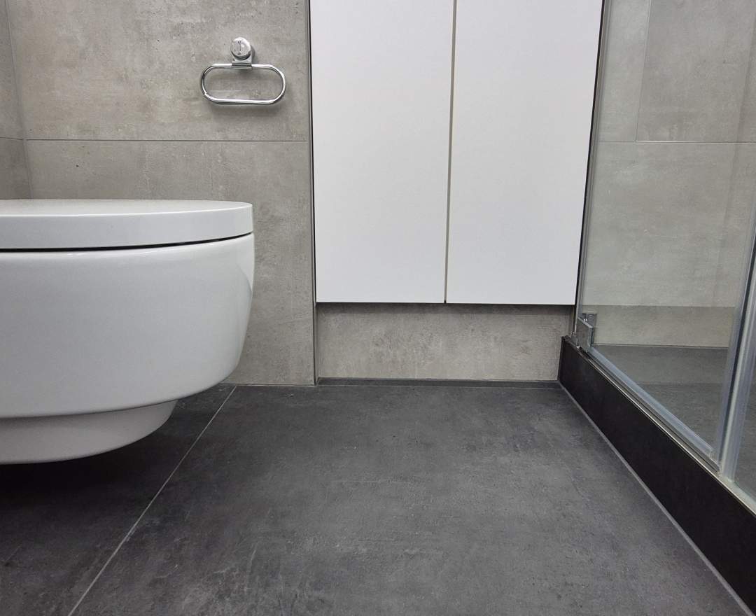 Bagno Badstudio - Innenliegendes Bad mit Waschmaschine und Trockner versteckt