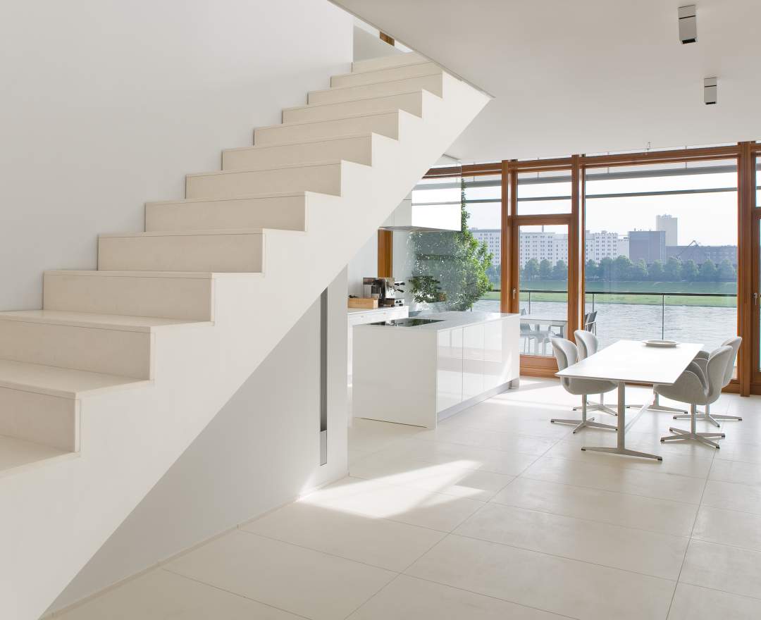 Schmidt Immobilien - Originelles Leben über dem Rheinfluss.