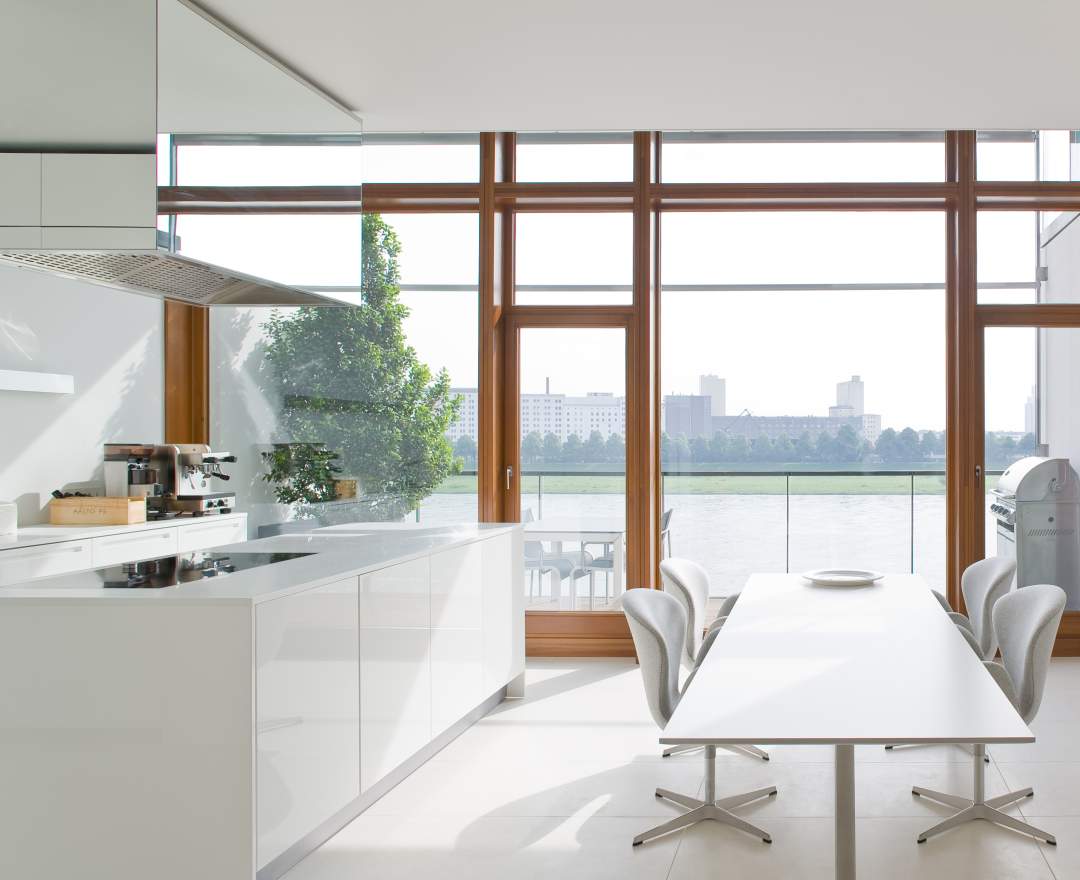 Schmidt Immobilien - Originelles Leben über dem Rheinfluss.